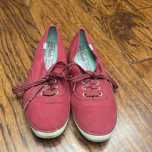 Keds women’s sneakers ( maroon with polka dotted shoelaces) - Picture 3 of 8